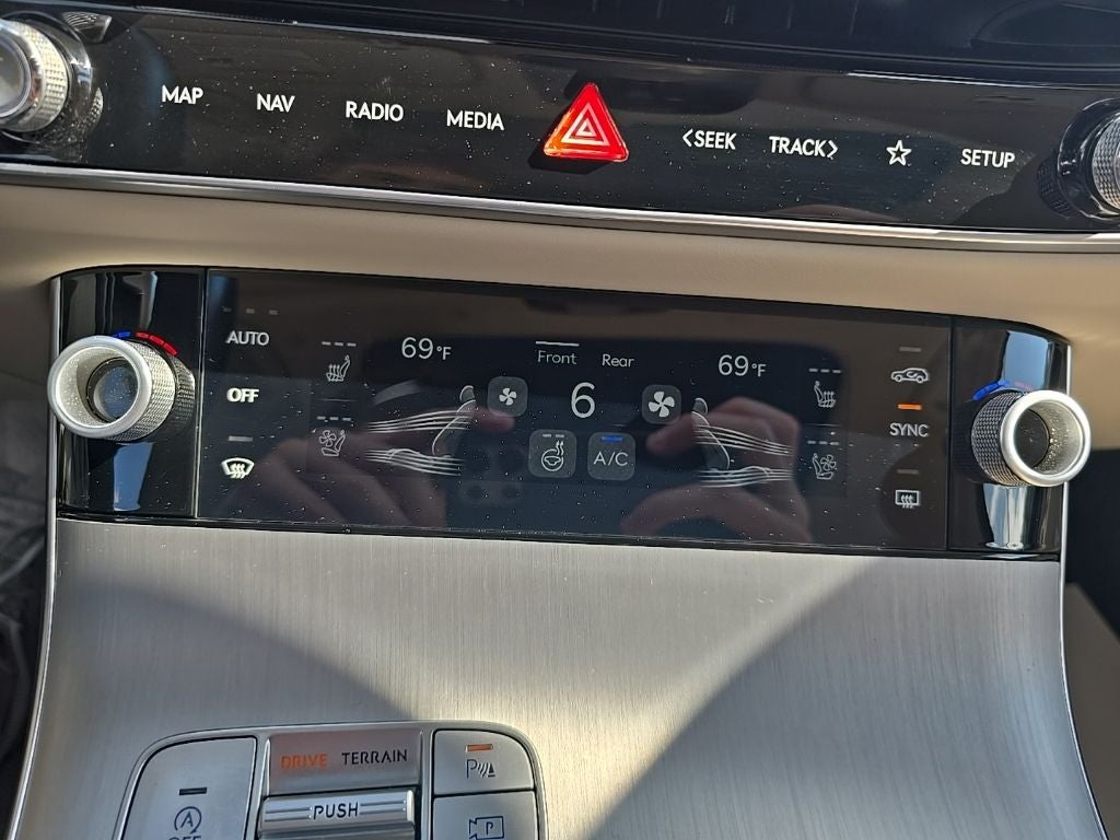 2026 Genesis GV70 2.5T Advanced