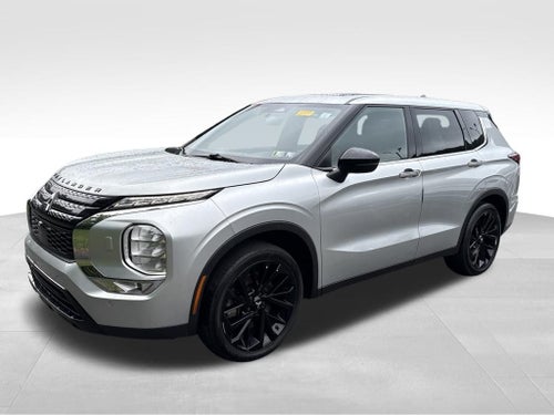 2022 Mitsubishi Outlander Base