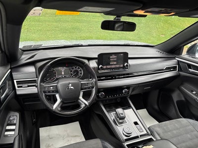 2022 Mitsubishi Outlander Base