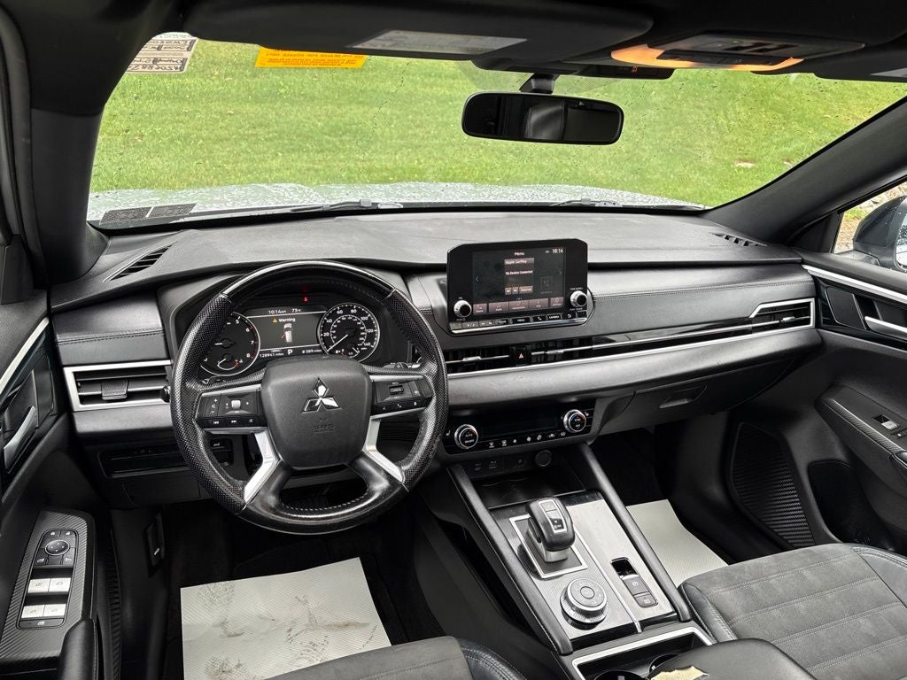 2022 Mitsubishi Outlander Base