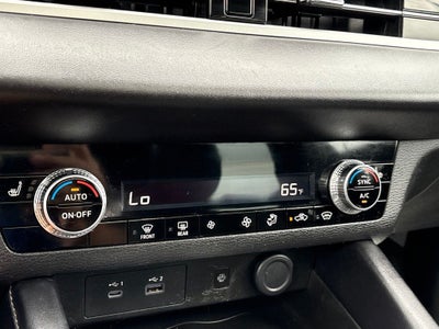 2022 Mitsubishi Outlander Base