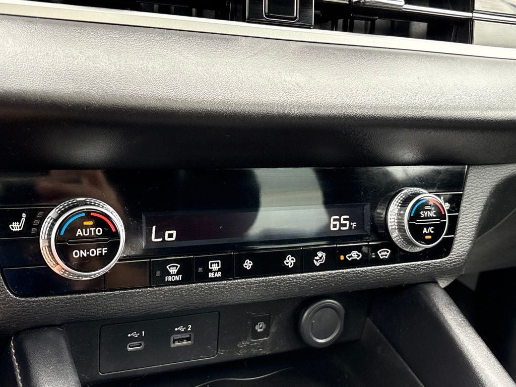 2022 Mitsubishi Outlander Base