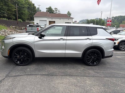 2022 Mitsubishi Outlander Base