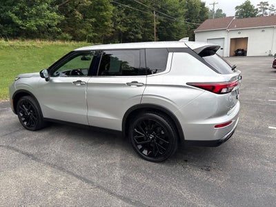 2022 Mitsubishi Outlander Base