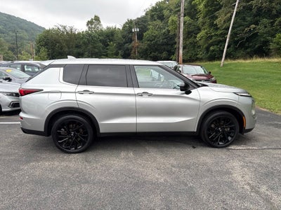 2022 Mitsubishi Outlander Base