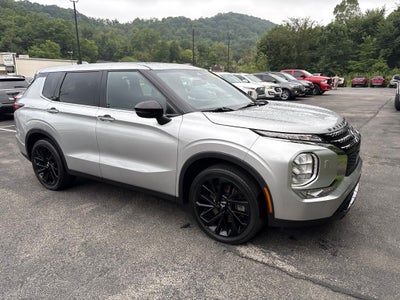 2022 Mitsubishi Outlander Base