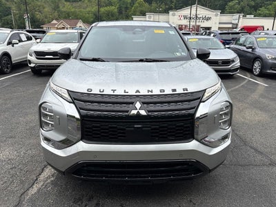 2022 Mitsubishi Outlander Base
