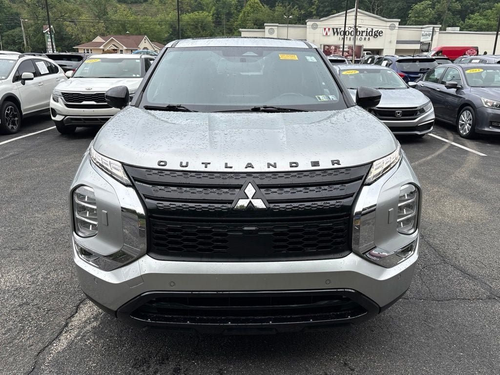 2022 Mitsubishi Outlander Base