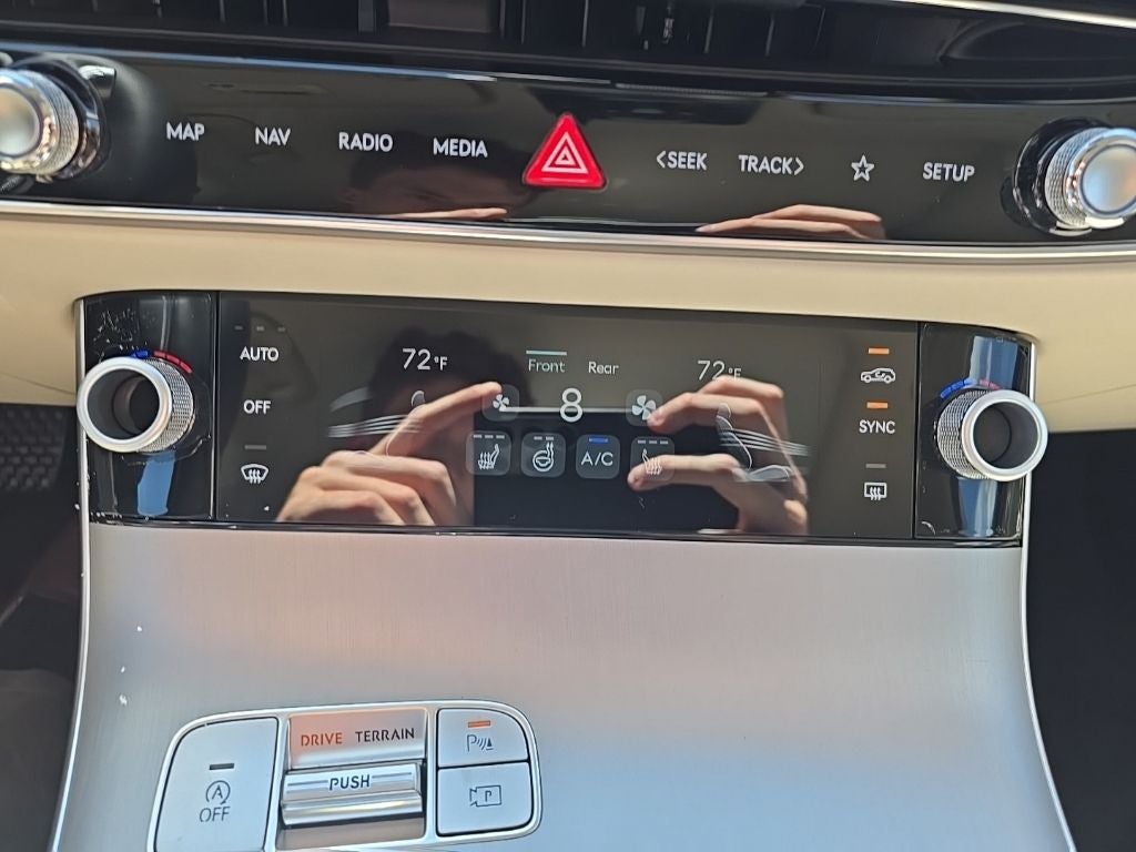 2027 Genesis GV70 2.5T Select