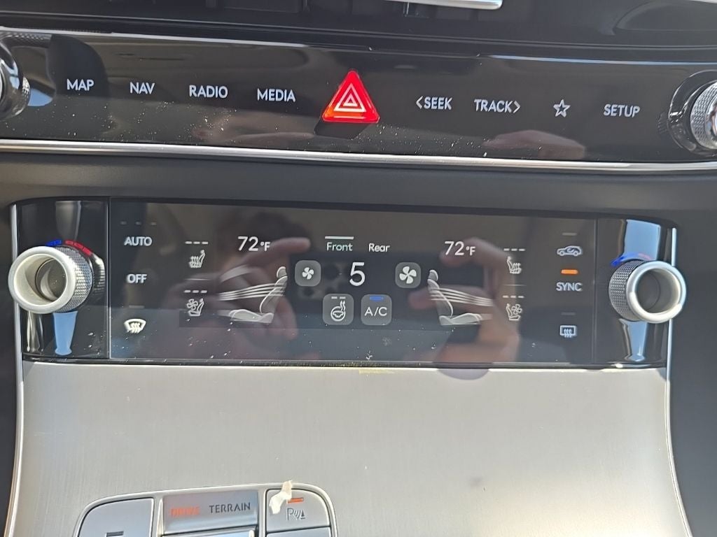 2027 Genesis GV70 2.5T Advanced