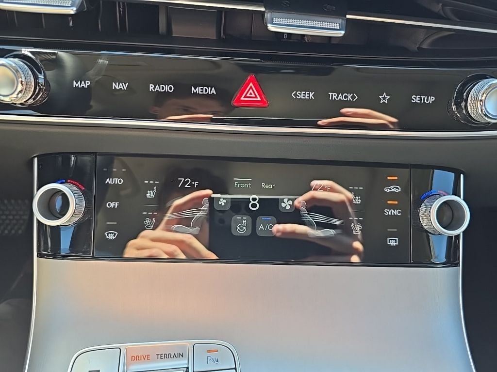 2027 Genesis GV70 2.5T Advanced