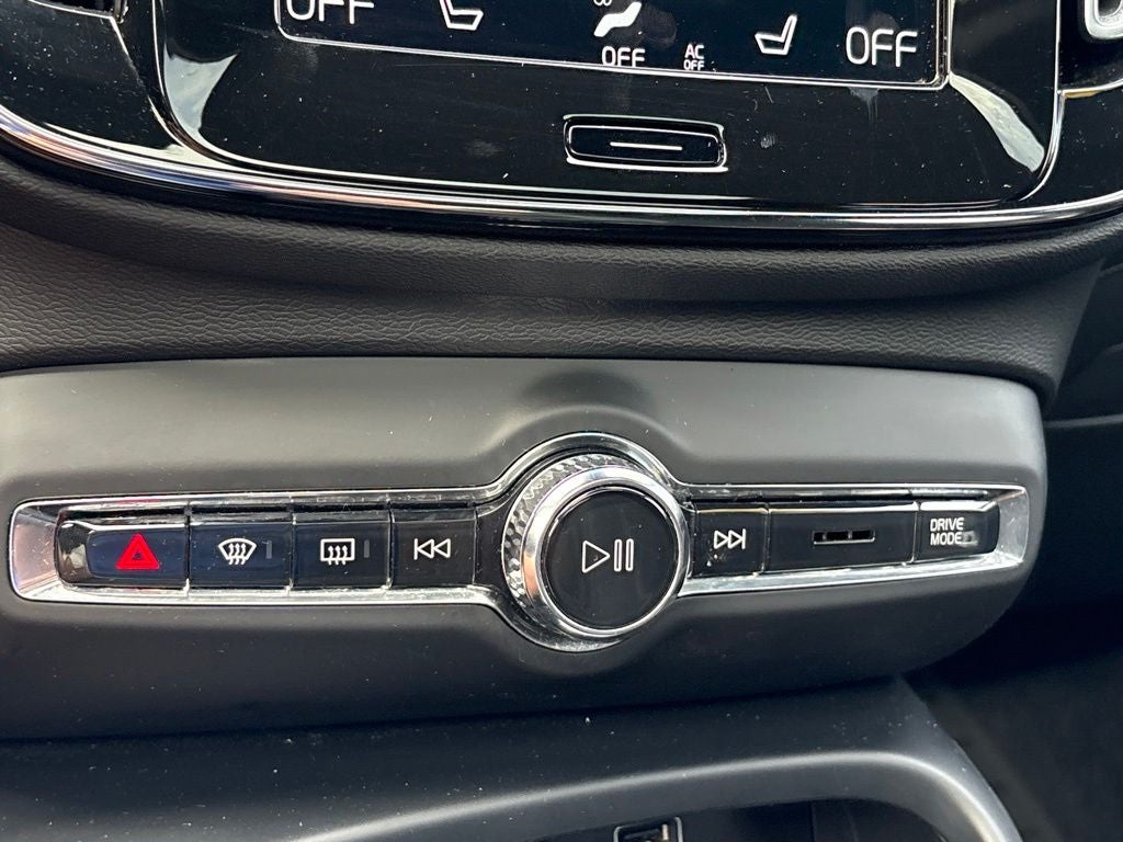 2021 Volvo XC40 R-Design