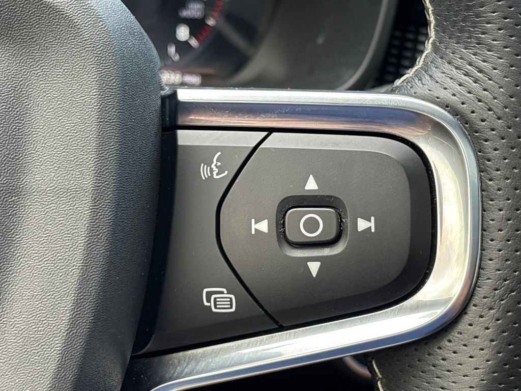 2021 Volvo XC40 R-Design