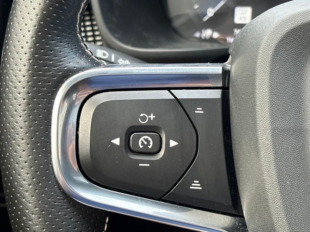 2021 Volvo XC40 R-Design